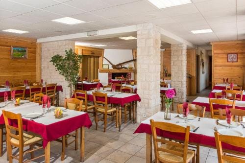 Hotel restaurant Le Chamois Hotel in Provence-Alpes-Côte d'Azur