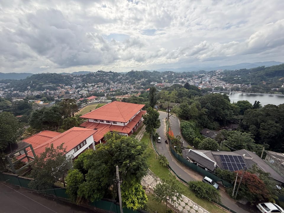The Lake View Kandy Hotel in Kandy