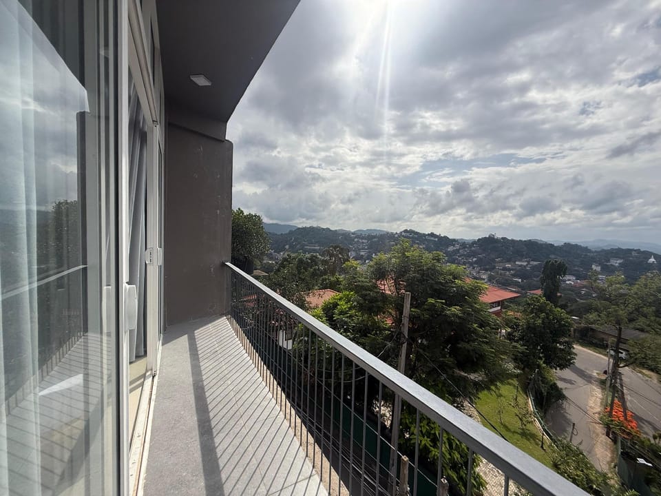 The Lake View Kandy Hotel in Kandy
