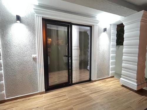 BlueWave Rooms Hotel in Vlorë