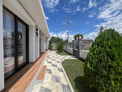 BlueWave Rooms Hotel in Vlorë