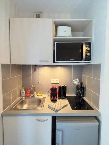 Appart'Hotel avec Balcon et Netflix - Avignon gare TGV Confluence Hotel in Avignon