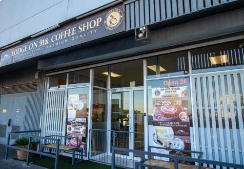 Lodge Luxe, Cozy Bedrooms, Free WiFi, Robust Security Lodge in Cape Town