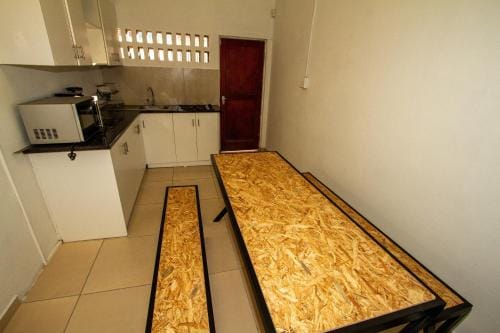 Lodge Luxe, Cozy Bedrooms, Free WiFi, Robust Security Lodge in Cape Town