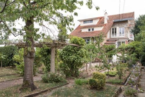 Maison de Maitre meuliere Hotel in Île-de-France