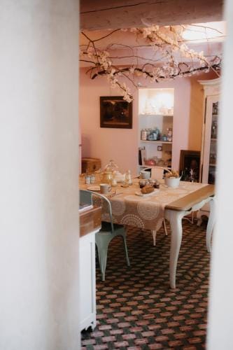Les interieurs d'Angele Hotel in Pernes-les-Fontaines