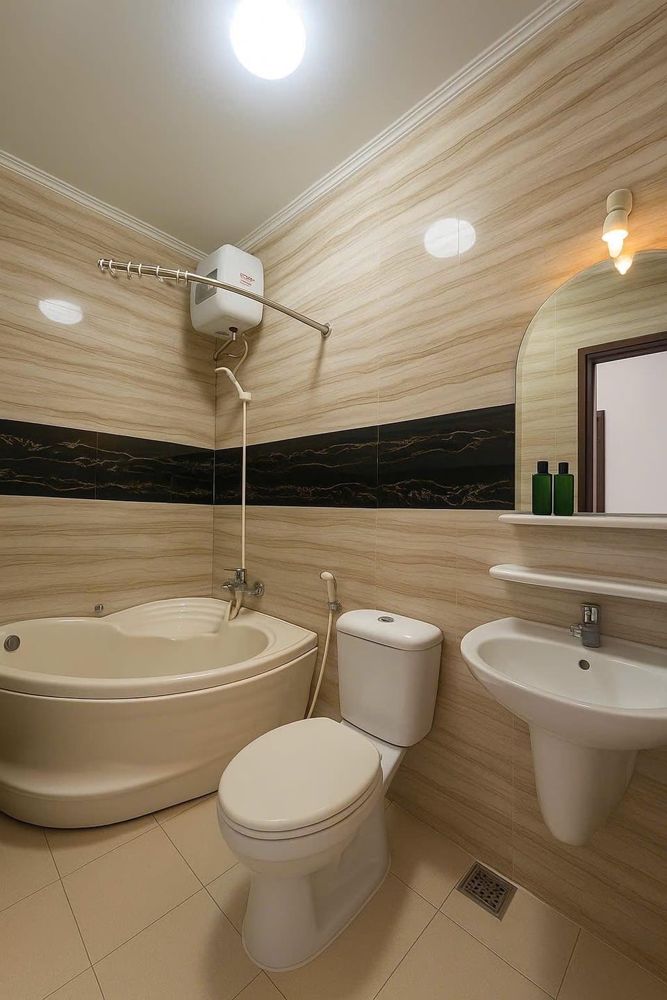 Rosa Hotel - Bùi Viện Walking Street Hotel in Ho Chi Minh City