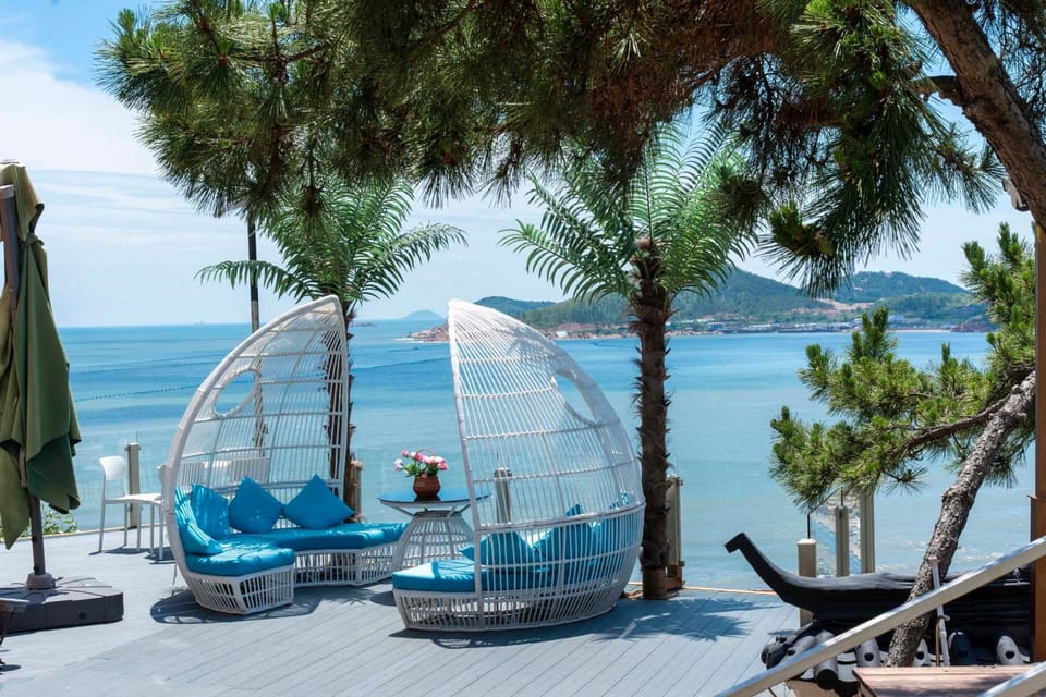 Laoshan Swan Castle Vacation Garden B&B Hotel in Qingdao