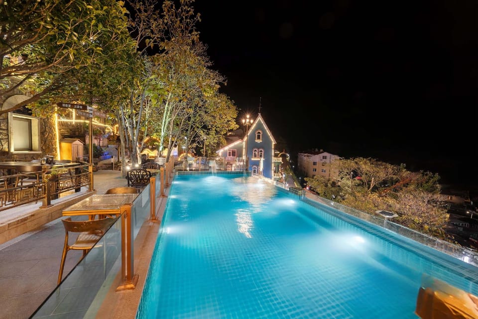 Laoshan Swan Castle Vacation Garden B&B Hotel in Qingdao