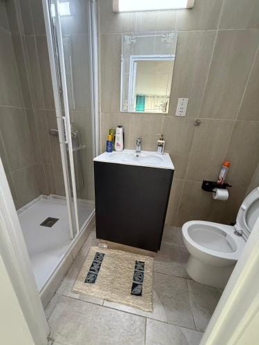 Kypa rooms 50 steps to the beach Hostel in Larnaca