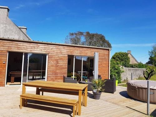 Dependance Spacieuse & Cosy Entre et Mer avec Spa Lodge in Plouguerneau