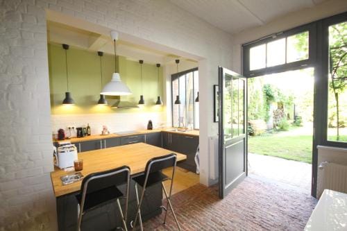 La maison du fond du jardin Hotel in Ixelles