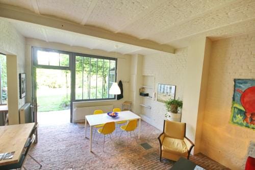 La maison du fond du jardin Hotel in Ixelles