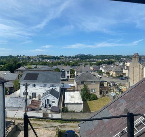 Explorer Room Ensuite Mountain View 3rd floor Hotel in Pwllheli