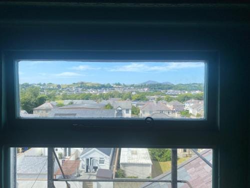 Explorer Room Ensuite Mountain View 3rd floor Hotel in Pwllheli