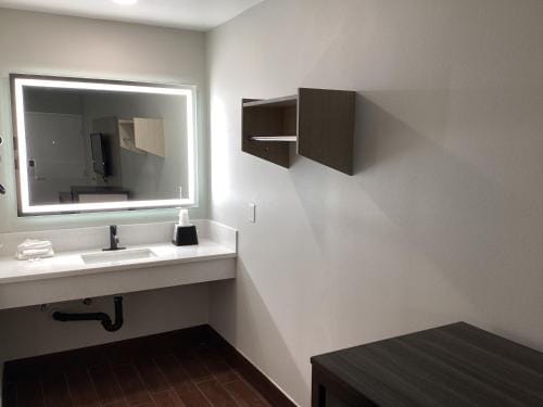 Mayfair Inn Onratio Airport & Convention Center Hotel in Ontario