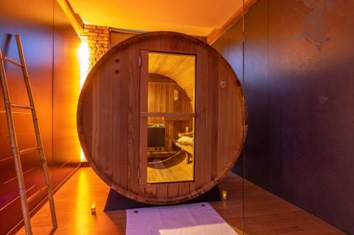 Le Baiser de Shogun Hotel in Wallonia, Belgium