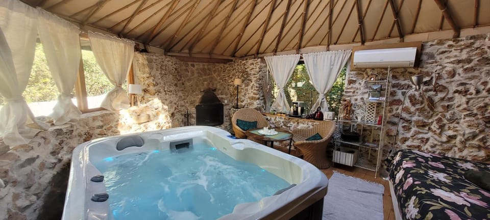 Ecolodges en Provence Hotel in Saint-Maximin-la-Sainte-Baume