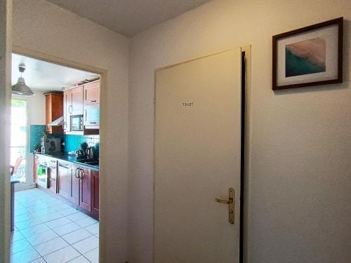 Cozy Room with Private Bathroom near LaDefense Hotel in Courbevoie