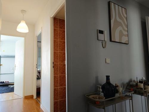 Cozy Room with Private Bathroom near LaDefense Hotel in Courbevoie