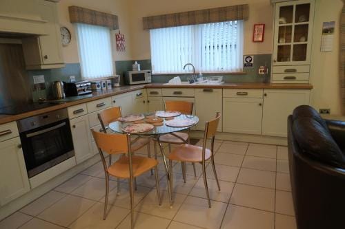 Corunna Bed & Breakfast and Corunna Cottage Hotel in Inverness