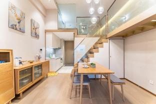 Yueduoduo Cozy Duplex Homestay (Huanglong/High-Tech Cultural and Educational District Branch) Hotel in Hangzhou