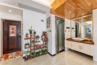 Hefeng Qixi Homestay (Hangzhou Sandun Area Chihua Street Metro Station Branch) Hotel in Hangzhou