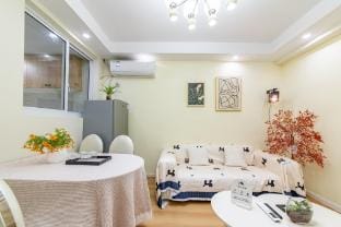 One and a Half Tons Homestay (Hangzhou West Lake Hubin Business District Hangzhou Station Branch) Hotel in Hangzhou