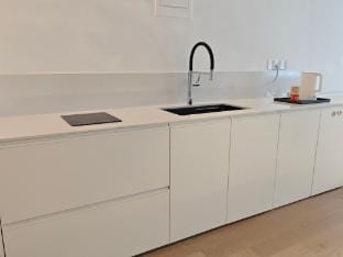 Designer Homestay (Shaoxing North City Mirror Lake Hospital Metro Station Branch 1) Hotel in Hangzhou