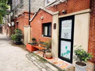 Projection Homestay Near Changle Garden (Huaihai Road·Xintiandi Area Branch) Hotel in Shanghai