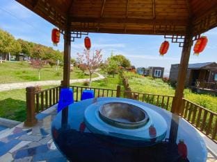 RV King China's First Double-Decker Bus Homestay (White Rabbit Town Branch) Hotel in Jiangsu
