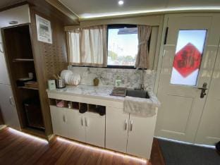 RV King China's First Double-Decker Bus Homestay (White Rabbit Town Branch) Hotel in Jiangsu