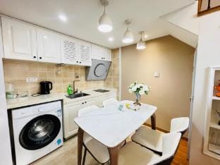 Leeson 1005 Homestay (Shaoxing East City Square Metro Station Branch) Hotel in Hangzhou