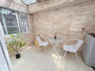 One and a Half Tons Homestay (Hangzhou West Lake Hubin Business District Hangzhou Station Branch) Hotel in Hangzhou