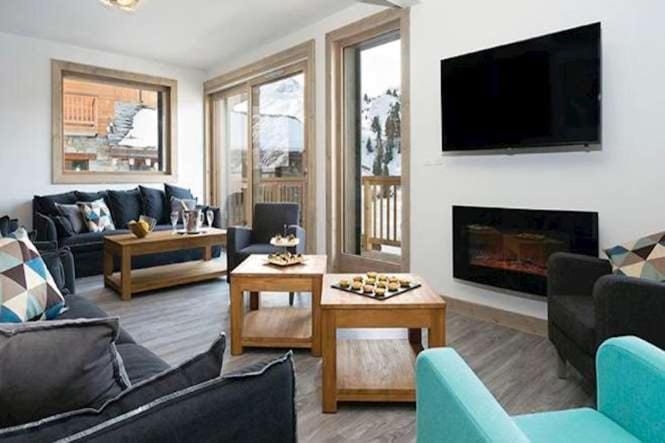Shared lounge/TV area