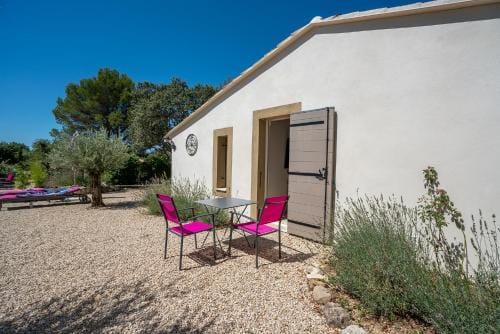 Mas la Cheneraie Lourmarin - Au calme, a 10 mn du centre ville a pied Hotel in Lourmarin