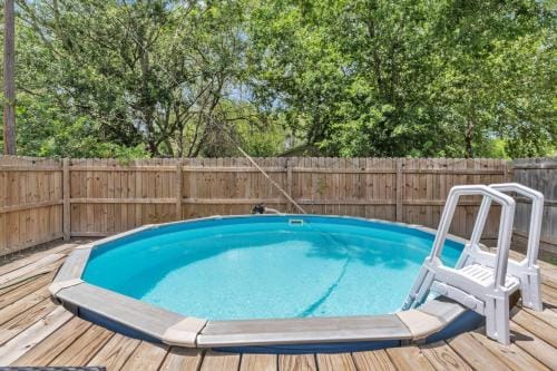 Romantic Getaway Hideout | Soak, Sip, and Relax Hotel in McQueeney
