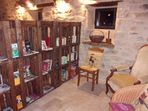 Chambre d'hotes Le Cascadou Hotel in Auvergne-Rhône-Alpes