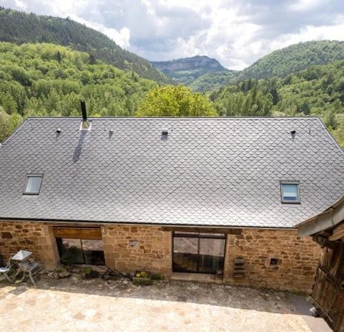 Chambre d'hotes Le Cascadou Hotel in Auvergne-Rhône-Alpes