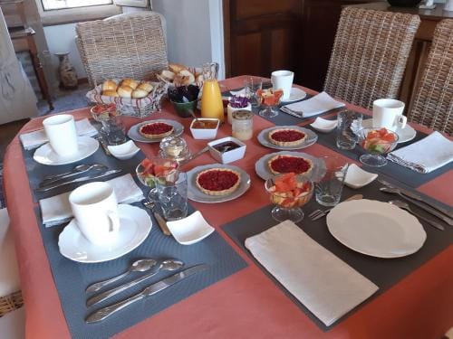 10 Cote Cour Hotel in Bourgogne-Franche-Comté