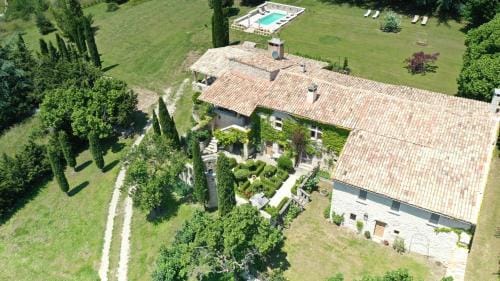 Domaine La Lauren avec piscine chauffee et jacuzzi Hotel in Provence-Alpes-Côte d'Azur