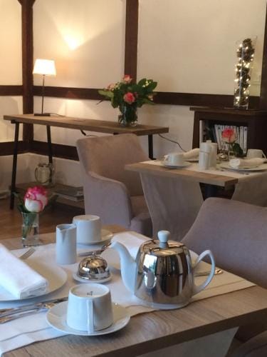 Les Enclos Bed and Breakfast a 4 mn de Chantilly Hotel in Île-de-France