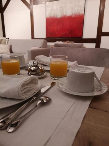 Les Enclos Bed and Breakfast a 4 mn de Chantilly Hotel in Île-de-France