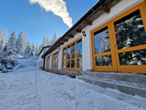 Winter Forest Vlasic Hostel in Federation of Bosnia and Herzegovina