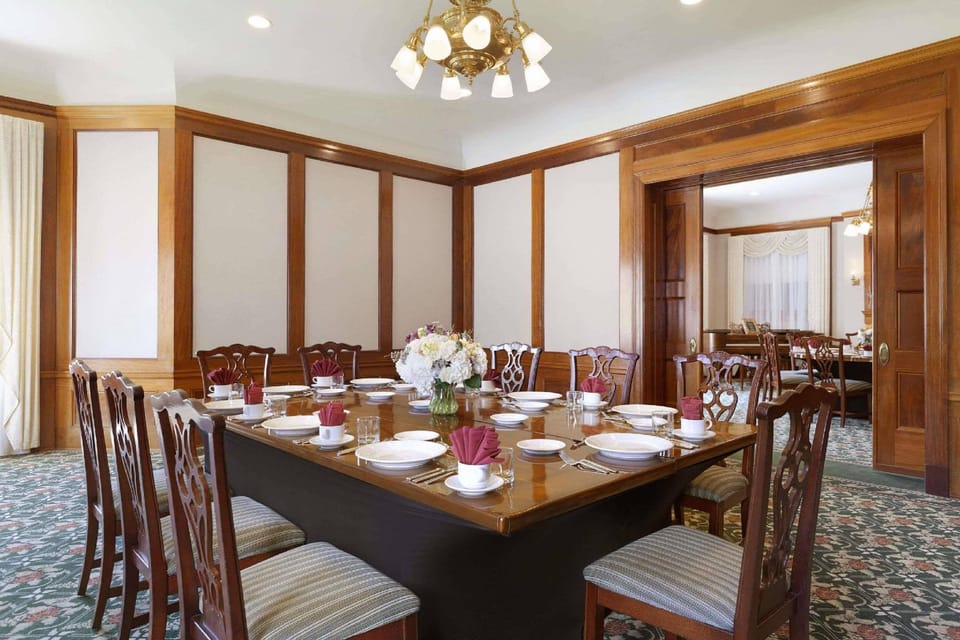 Dolce Hayes Mansion Hotel in San Jose