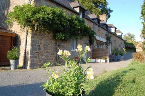 Le Pont St Michel Hotel in Brittany
