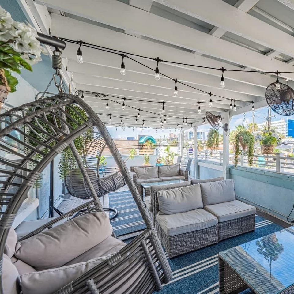 Blue Wave Suites Hotel in Clearwater Beach