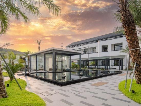 Taihu Qianshe Island Style Holiday Homestay Hotel in Suzhou
