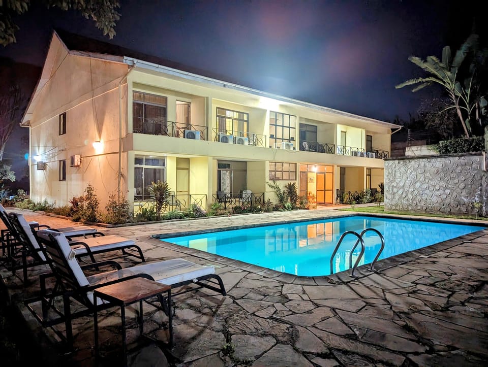 Swimming pool [outdoor]