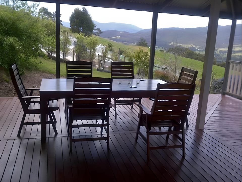 House on the Hill Bed and Breakfast Hotel in Huonville